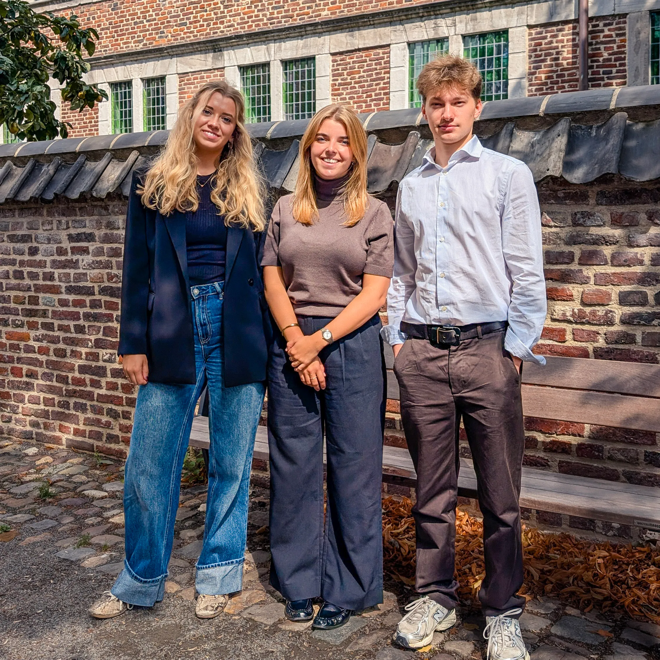 De Young Graduates van 25/26: Britt Cuyvers, Lieze De Pauw, César Van den Broeck.